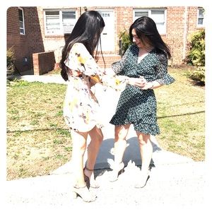 Meet your Poshers Celeste and Natalie!